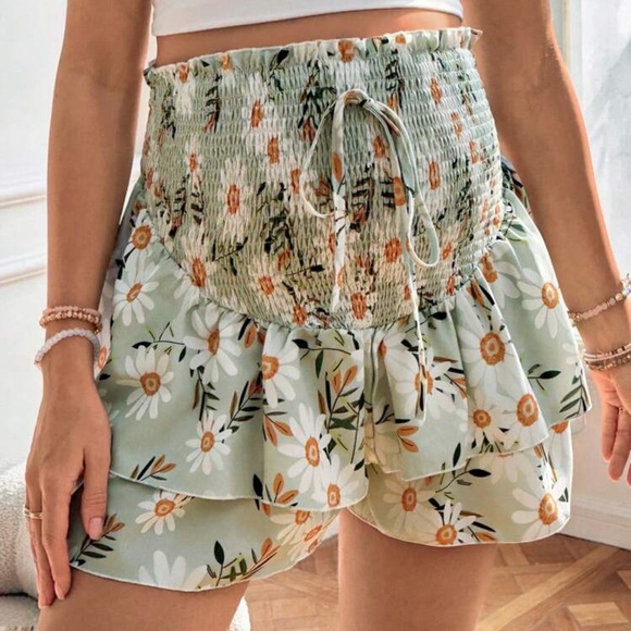 NWOT SHEIN Maternity Tiered Green Floral Skort - Picture 5 of 5